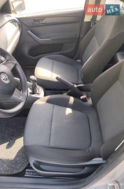 Хетчбек Skoda Fabia 2015 в 