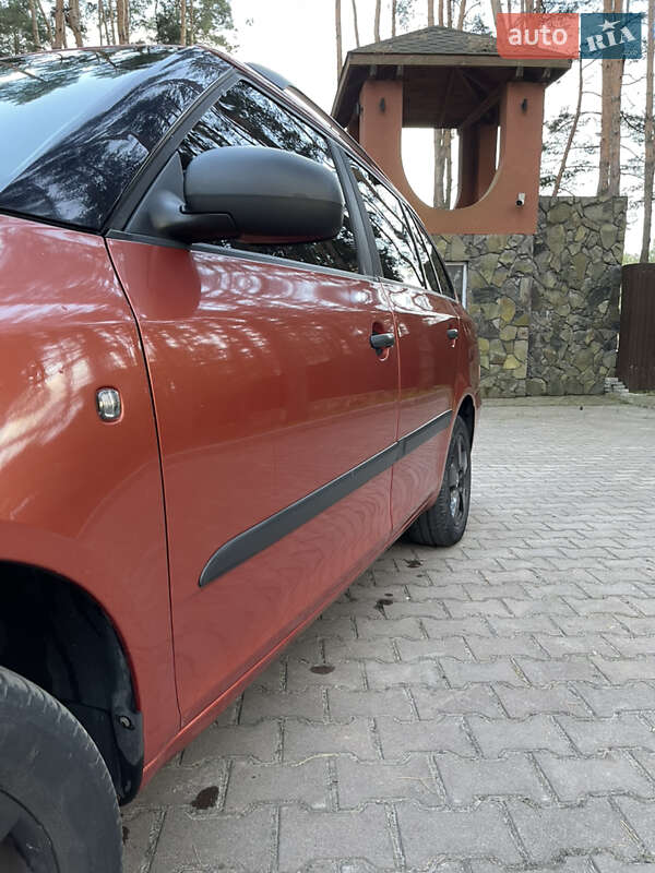 Універсал Skoda Fabia 2009 в Новояворівську