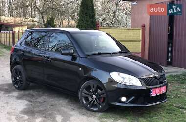 Хэтчбек Skoda Fabia 2011 в 