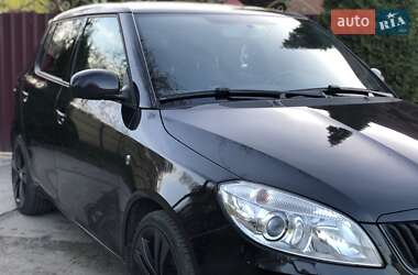 Хэтчбек Skoda Fabia 2011 в 