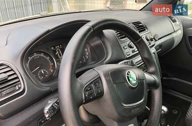 Хэтчбек Skoda Fabia 2011 в 