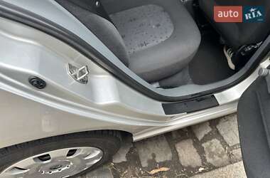 Хэтчбек Skoda Fabia 2002 в 