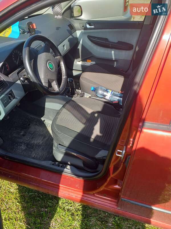 Седан Skoda Fabia 2002 в Тернополе