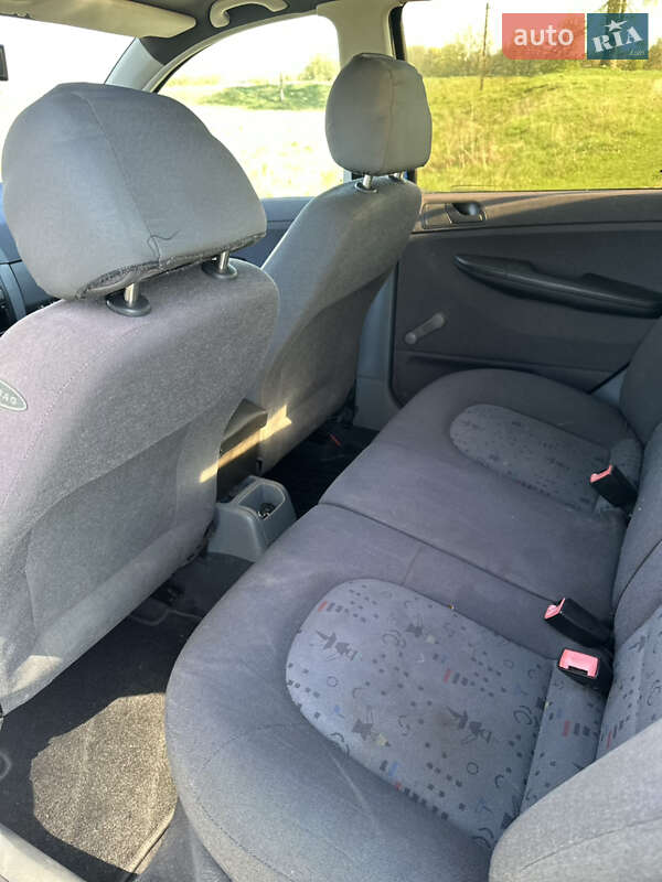 Універсал Skoda Fabia 2002 в Старій Синяві