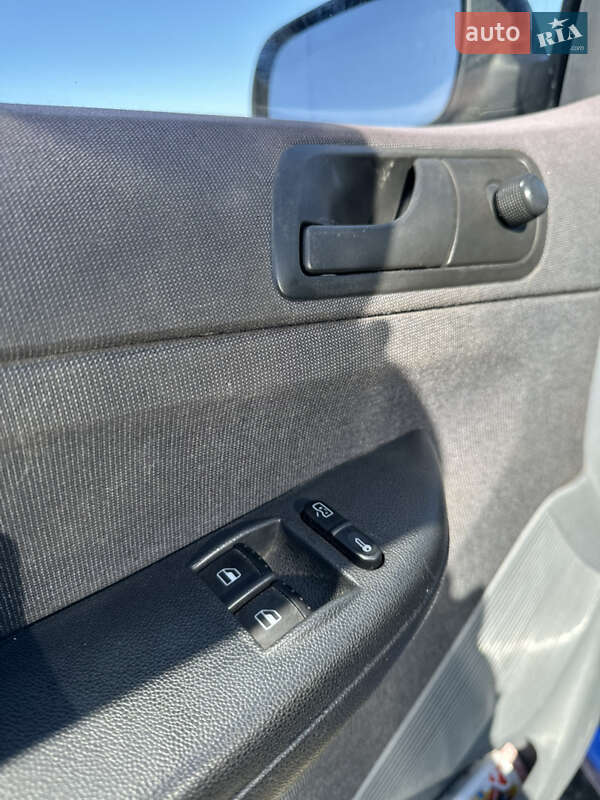 Універсал Skoda Fabia 2002 в Старій Синяві