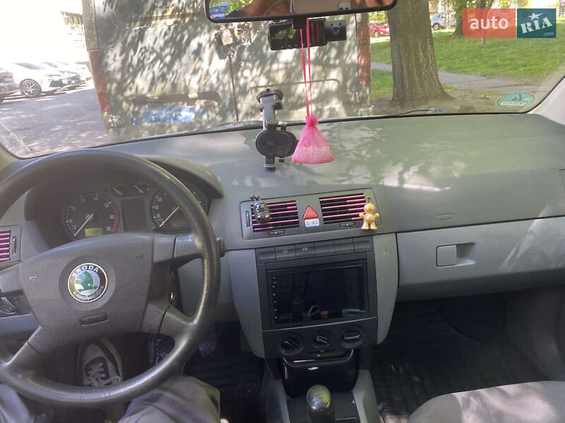 Хэтчбек Skoda Fabia 2002 в Киеве