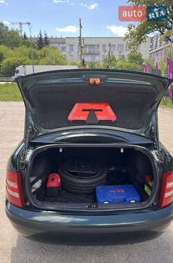 Седан Skoda Fabia 2003 в 