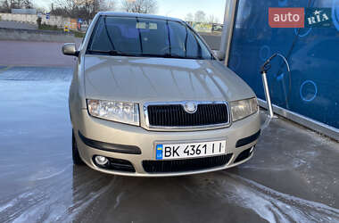 Хетчбек Skoda Fabia 2006 в 