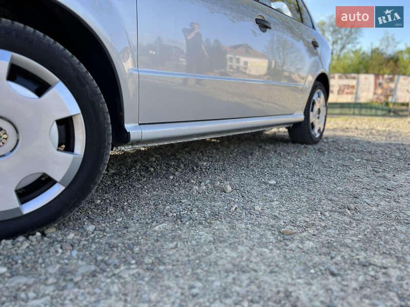 Хетчбек Skoda Fabia 2002 в Долині