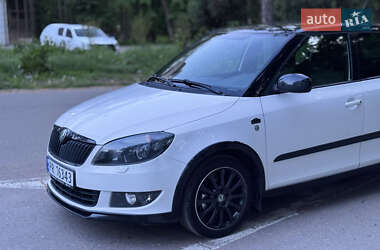 Хэтчбек Skoda Fabia 2012 в 