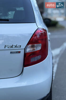 Хэтчбек Skoda Fabia 2012 в 