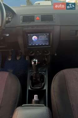 Седан Skoda Fabia 2002 в 