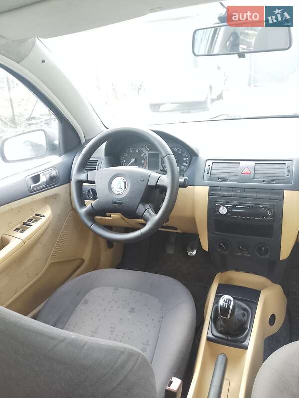 Хетчбек Skoda Fabia 2003 в Чернігові