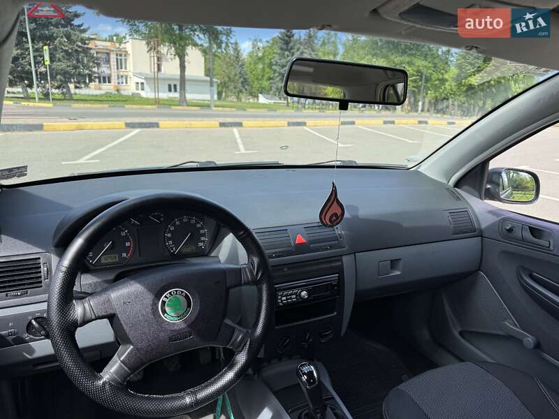 Хэтчбек Skoda Fabia 2002 в Киеве