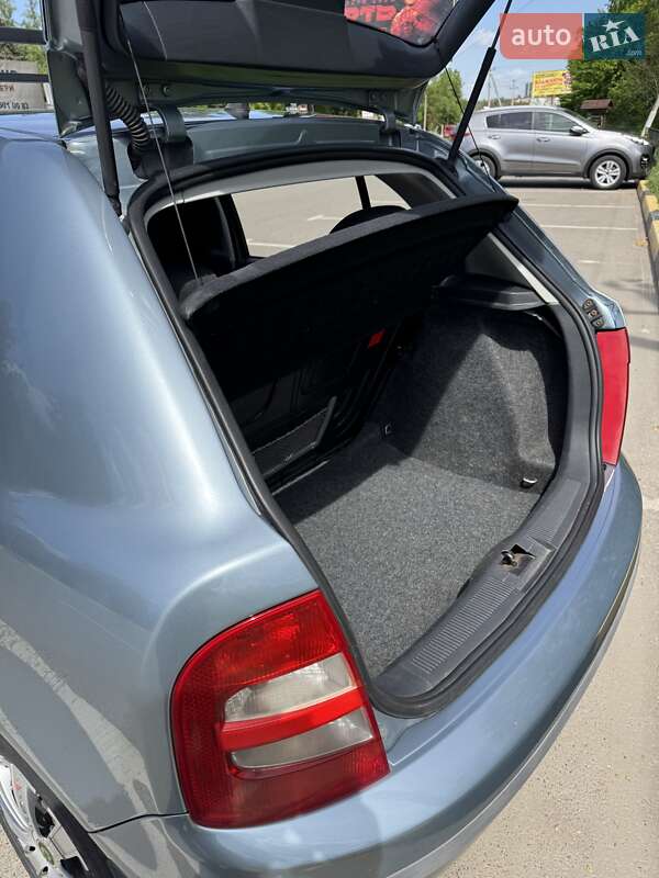 Хэтчбек Skoda Fabia 2002 в Киеве