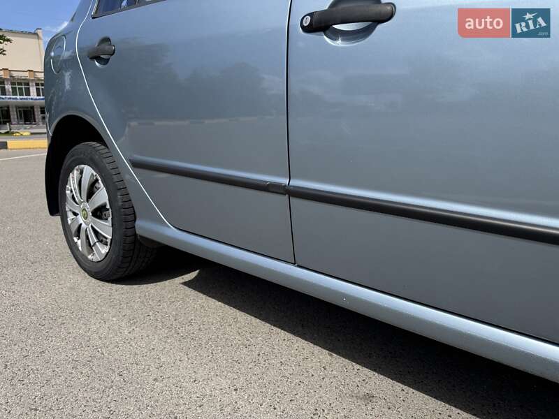 Хэтчбек Skoda Fabia 2002 в Киеве