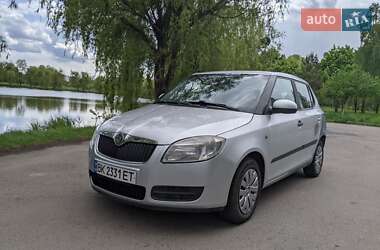 Хэтчбек Skoda Fabia 2008 в Ровно