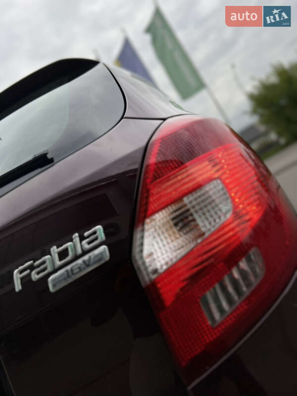 Універсал Skoda Fabia 2010 в Нововолинську