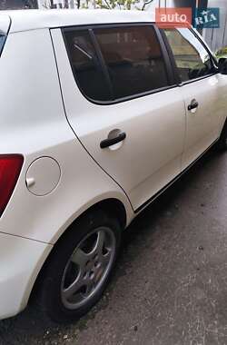 Хетчбек Skoda Fabia 2011 в 