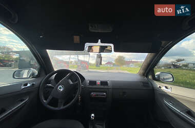 Хетчбек Skoda Fabia 2004 в 