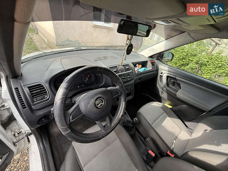 Хетчбек Skoda Fabia 2014 в Ужгороді