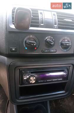 Хетчбек Skoda Fabia 2013 в 