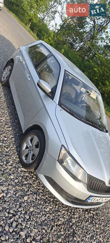Хэтчбек Skoda Fabia 2015 в Киеве
