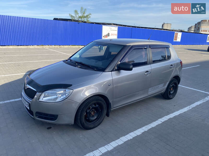 Хэтчбек Skoda Fabia 2007 в Калуше
