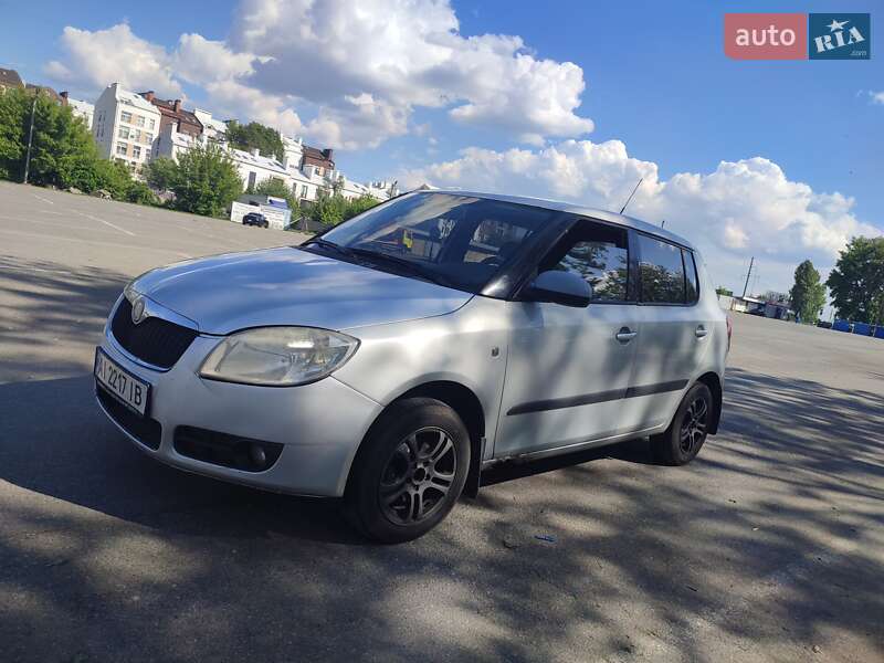 Хэтчбек Skoda Fabia 2008 в 