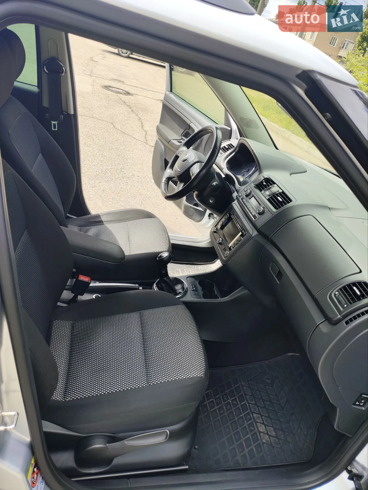 2011 Skoda Fabia - мініатюра 8