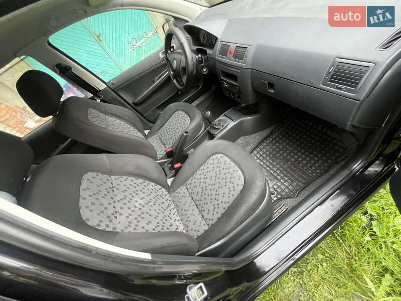 Седан Skoda Fabia 2006 в Тячеві