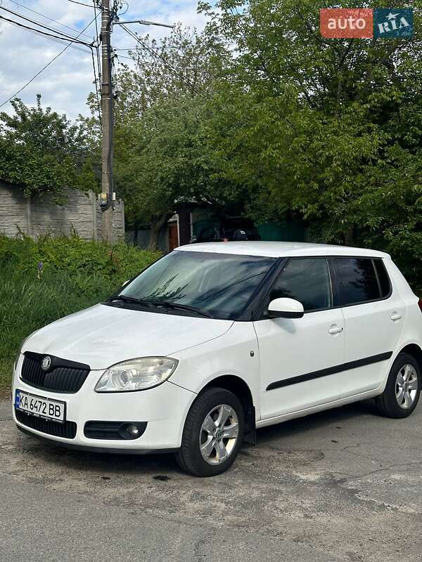 Хэтчбек Skoda Fabia 2008 в 