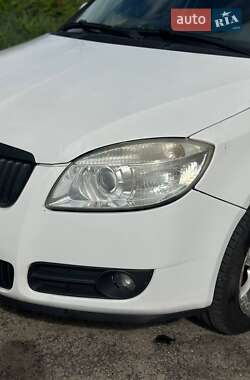 Хэтчбек Skoda Fabia 2008 в 