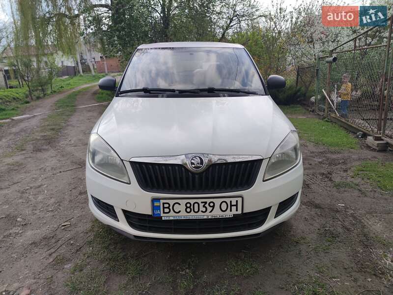 Хэтчбек Skoda Fabia 2013 в 