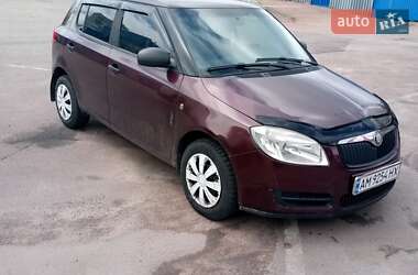 Хэтчбек Skoda Fabia 2010 в 