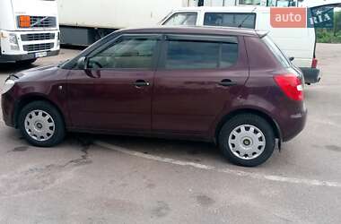 Хэтчбек Skoda Fabia 2010 в 