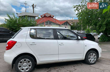 Хетчбек Skoda Fabia 2012 в 