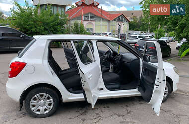 Хетчбек Skoda Fabia 2012 в 