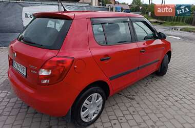 Хетчбек Skoda Fabia 2012 в 