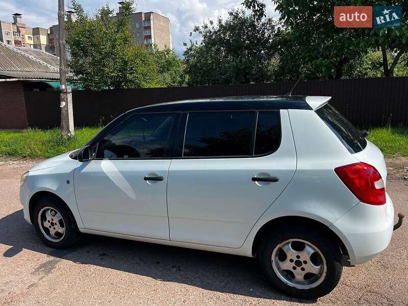 Хэтчбек Skoda Fabia 2012 в Чернигове