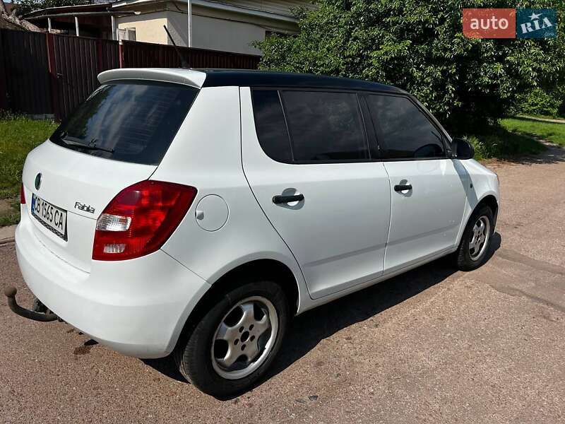 Хэтчбек Skoda Fabia 2012 в Чернигове