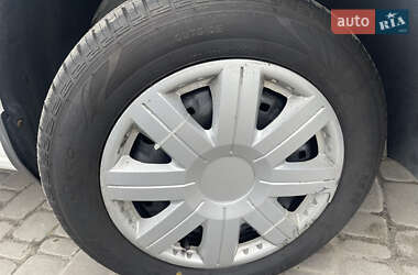 Хэтчбек Skoda Fabia 2012 в 