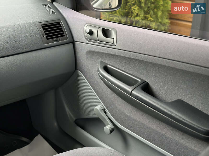 Хетчбек Skoda Fabia 2002 в Шептицькому