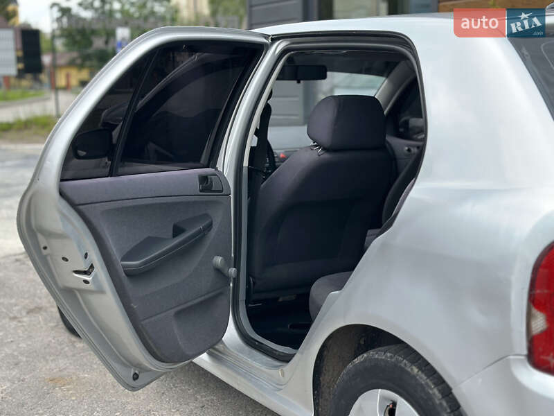 Хетчбек Skoda Fabia 2002 в Шептицькому