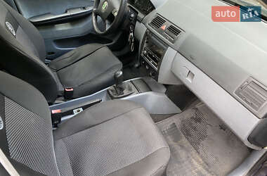 Хетчбек Skoda Fabia 2000 в 