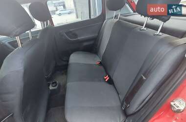 Хэтчбек Skoda Fabia 2010 в 