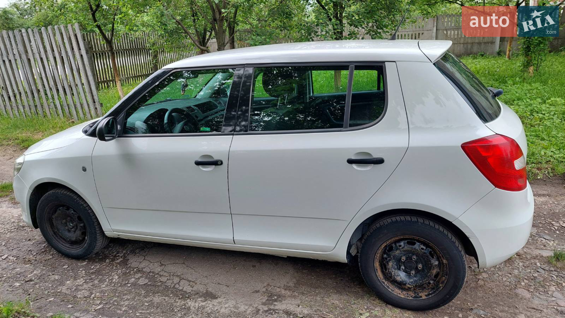 2010 Skoda Fabia - мініатюра 2