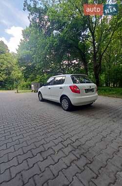 Хетчбек Skoda Fabia 2011 в 