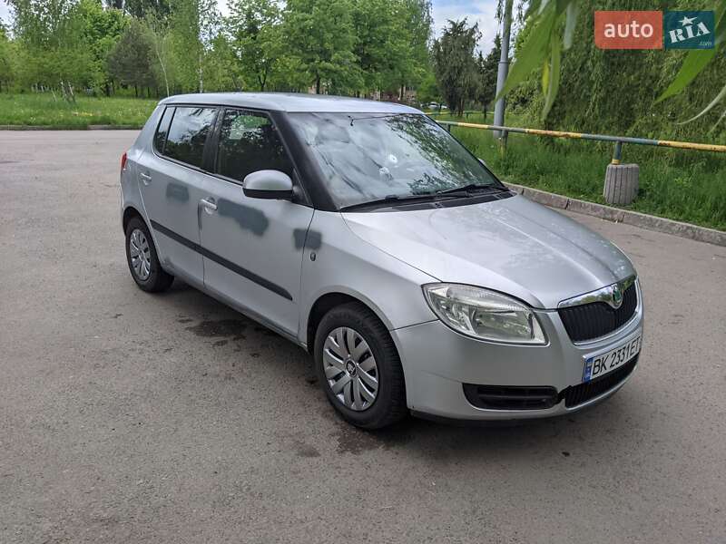 Хэтчбек Skoda Fabia 2008 в 