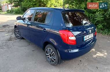 Хэтчбек Skoda Fabia 2010 в 